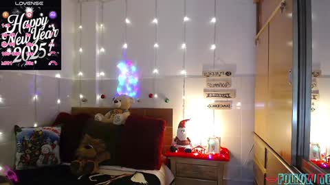 Snapshot of julian1225_ chatting on January 9, 2025, 2:01 am Julian online show from January 9, 2025, 2:01 am