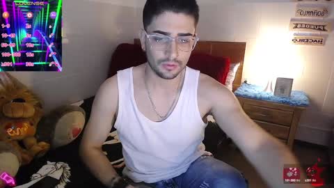 Snapshot of julian1225_ chatting on January 19, 2025, 1:53 am Julian online show from January 19, 2025, 1:53 am