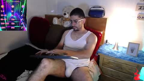 Snapshot of julian1225_ chatting on January 24, 2025, 5:53 pm Julian online show from January 24, 2025, 5:53 pm