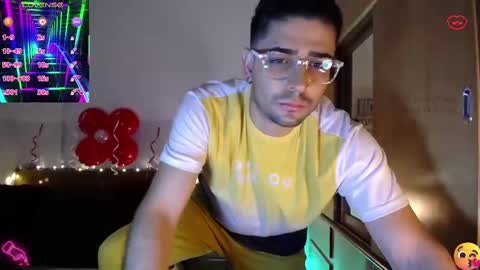 Snapshot of julian1225_ chatting on February 19, 2025, 1:51 am Julian online show from February 19, 2025, 1:51 am