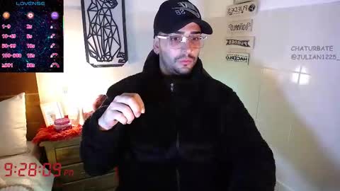 Snapshot of julian1225_ chatting on September 24, 2025, 2:26 am Julian online show from September 24, 2025, 2:26 am