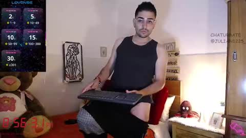 Snapshot of julian1225_ chatting on October 1, 2025, 1:55 am Julian online show from October 1, 2025, 1:55 am