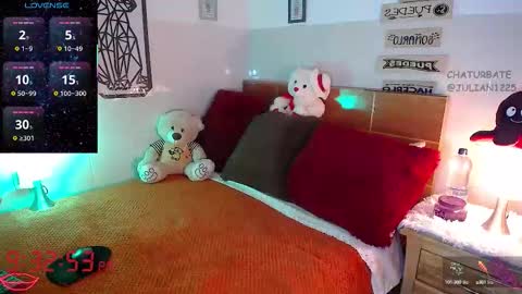 Snapshot of julian1225_ chatting on October 12, 2025, 2:32 am Julian online show from October 12, 2025, 2:32 am