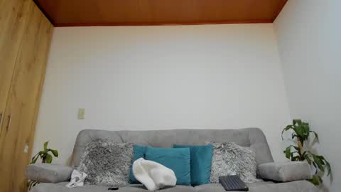 julian_wallace online show from December 4, 2024, 7:06 am