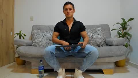 julian_wallace online show from December 11, 2024, 10:49 pm