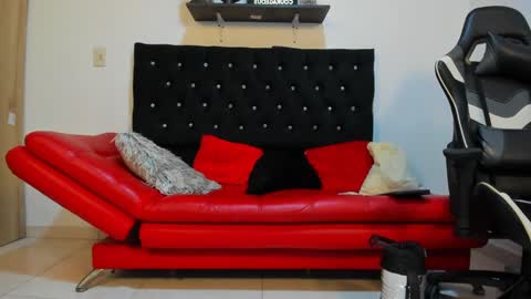 julian_wallace online show from March 10, 2025, 11:16 pm