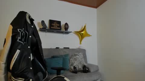 julian_wallace online show from October 18, 2025, 6:30 pm