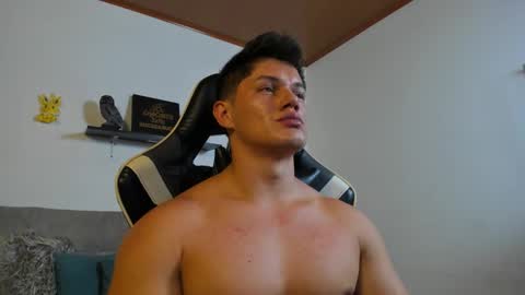 julian_wallace online show from October 22, 2025, 5:02 pm