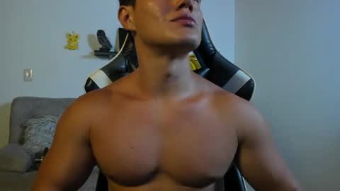 julian_wallace online show from November 14, 2025, 11:13 pm