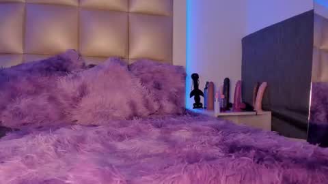 juliana_js_ online show from December 17, 2025, 4:02 pm