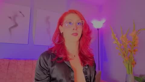 Snapshot of julianna_saenz chatting on November 25, 2025, 4:12 am Juliana online show from November 25, 2025, 4:12 am