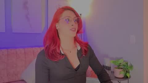 Snapshot of julianna_saenz chatting on December 5, 2025, 1:36 am Juliana online show from December 5, 2025, 1:36 am