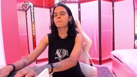 julianne_7 online show from February 2, 2026, 8:51 pm