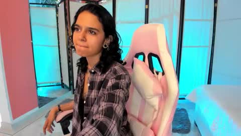 julianne_7 online show from February 3, 2026, 9:31 pm