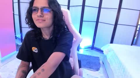 julianne_7 online show from February 17, 2026, 8:26 pm