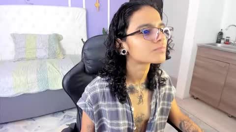 julianne_7 online show from February 20, 2026, 2:06 pm