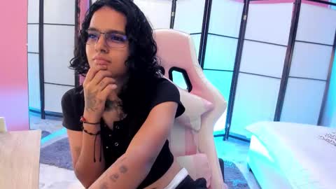 julianne_7 online show from February 28, 2026, 8:32 pm