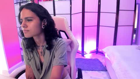 julianne_7 online show from March 2, 2026, 8:26 pm