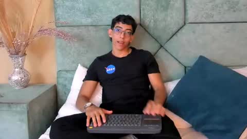 Snapshot of julianrouss chatting on June 18, 2026, 8:02 pm Julian online show from June 18, 2026, 8:02 pm