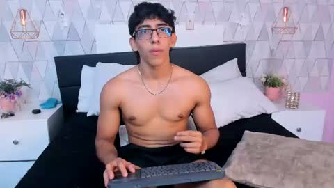 Snapshot of julianrouss chatting on July 14, 2026, 8:36 pm Julian online show from July 14, 2026, 8:36 pm