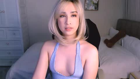 juliarichards online show from December 4, 2025, 1:15 am