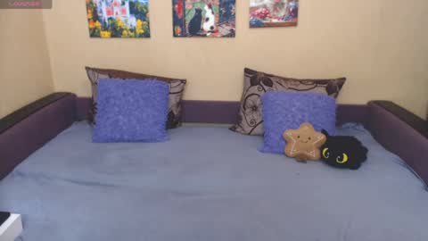 Snapshot of juliasane_ chatting on April 17, 2026, 9:01 am Jul online show from April 17, 2026, 9:01 am
