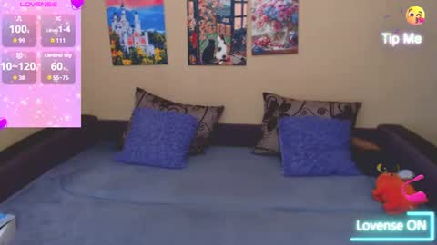 Snapshot of juliasane_ chatting on June 22, 2026, 6:10 am Jul online show from June 22, 2026, 6:10 am