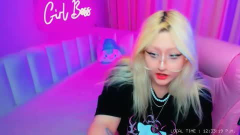 Snapshot of juliasharkk chatting on November 11, 2025, 10:32 pm JuliaSharkk online show from November 11, 2025, 10:32 pm