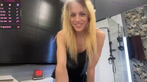 Julia online show from March 1, 2026, 8:55 pm