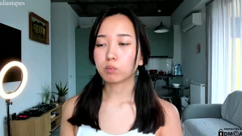 julia online show from January 19, 2025, 12:06 pm