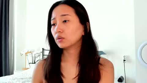 julia online show from March 8, 2025, 5:59 am