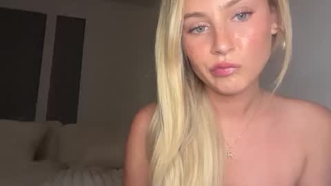 Julia Jackson online show from November 5, 2025, 1:38 am