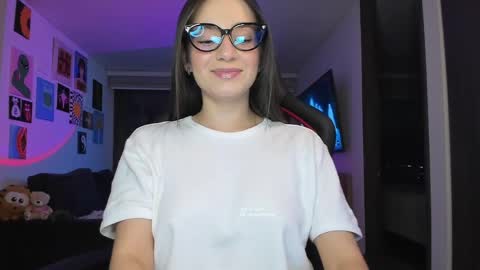 Snapshot of julidavila chatting on June 7, 2026, 2:16 am Jeimy Help me to reach 100 thumbs up online show from June 7, 2026, 2:16 am