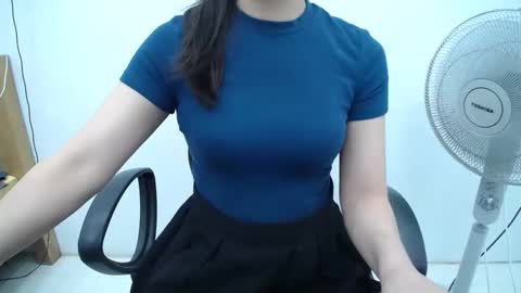 Snapshot of julie9x chatting on June 7, 2026, 8:56 pm julie9x online show from June 7, 2026, 8:56 pm