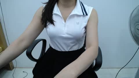 Snapshot of julie9x chatting on June 12, 2026, 9:14 pm julie9x online show from June 12, 2026, 9:14 pm