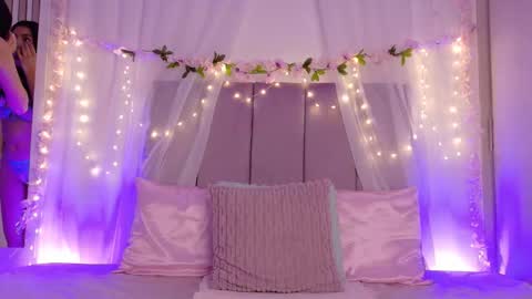 Juliet Bennet online show from February 5, 2026, 3:44 am