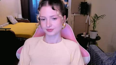 Snapshot of julie_flores chatting on May 17, 2026, 1:29 pm Julie online show from May 17, 2026, 1:29 pm