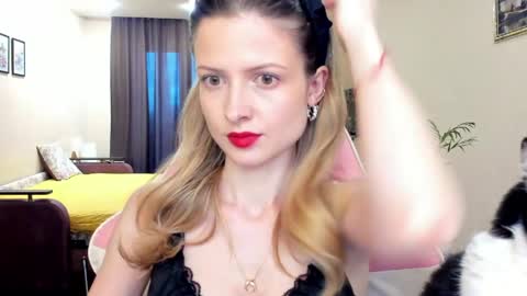 Snapshot of julie_flores chatting on June 2, 2026, 2:41 pm Julie online show from June 2, 2026, 2:41 pm