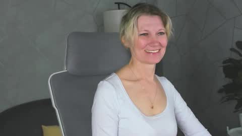 Snapshot of julie_lucasss chatting on March 16, 2026, 12:49 am Julie Lucasss online show from March 16, 2026, 12:49 am