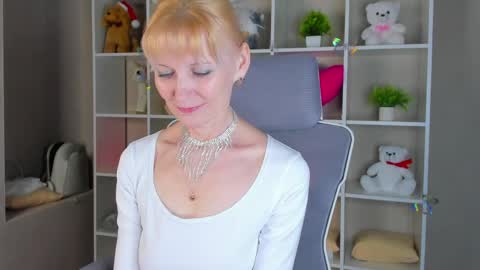 Snapshot of julie_lucasss chatting on April 1, 2026, 12:55 am Julie Lucasss online show from April 1, 2026, 12:55 am