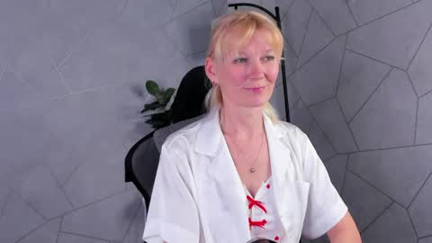 Snapshot of julie_lucasss chatting on May 12, 2026, 9:28 am Julie Lucasss online show from May 12, 2026, 9:28 am