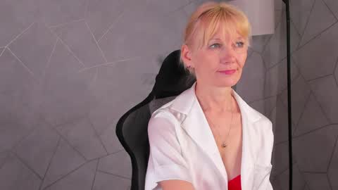 Snapshot of julie_lucasss chatting on May 15, 2026, 11:45 pm Julie Lucasss online show from May 15, 2026, 11:45 pm