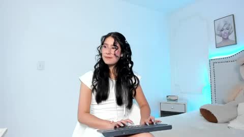 Snapshot of juliee_ross chatting on May 9, 2026, 12:32 pm juliee_ross online show from May 9, 2026, 12:32 pm