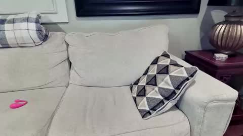 Julie Holliday online show from November 20, 2025, 11:48 pm