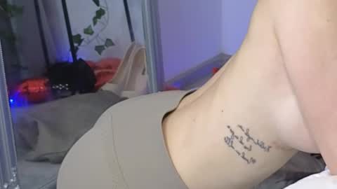 Julia online show from February 28, 2025, 5:37 pm