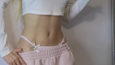 Julia online show from October 21, 2025, 7:25 pm