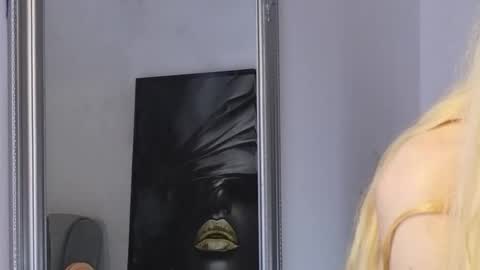 Julia online show from November 8, 2025, 1:17 am