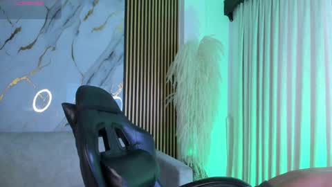 Snapshot of juliensaint_ chatting on April 17, 2026, 1:58 pm Julien online show from April 17, 2026, 1:58 pm