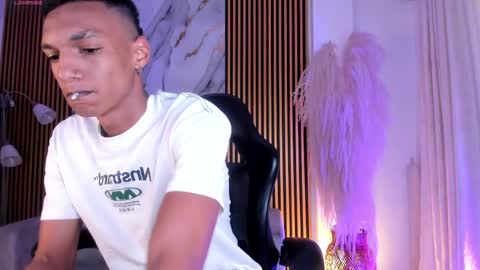 Snapshot of juliensaint_ chatting on May 3, 2026, 12:00 pm Julien online show from May 3, 2026, 12:00 pm