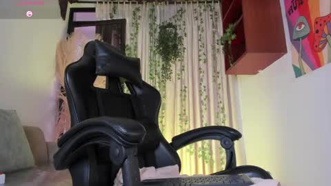 Snapshot of juliensaint_ chatting on May 11, 2026, 2:45 pm Julien online show from May 11, 2026, 2:45 pm
